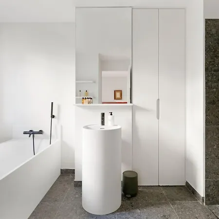 Exclusive Luxury 1br With Ac, Prime 7th *