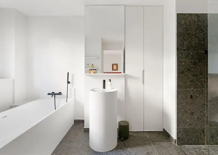 Exclusive Luxury 1br With Ac, Prime 7th *